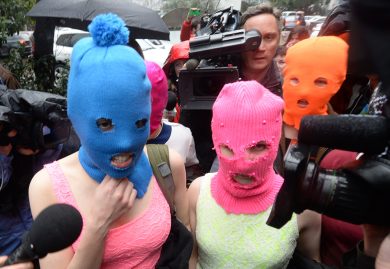 Le Pussy Riot fermate a Sochi e altre foto del giorno, 18.2.2014