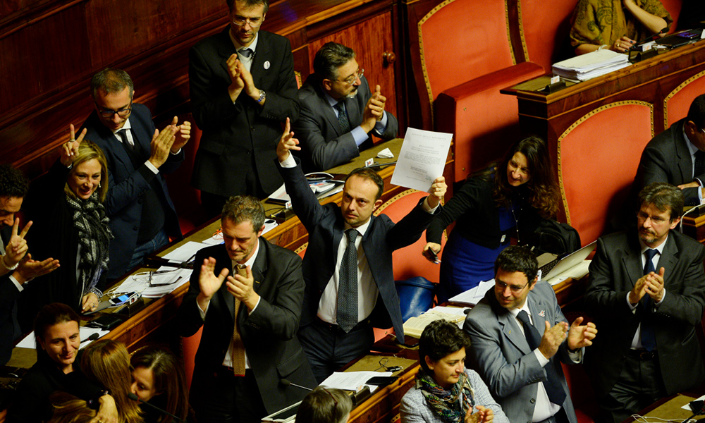 Io che li conosco bene vi spiego perché i grillini hanno perso la testa Io che li conosco bene vi spiego perché i grillini hanno perso la testa