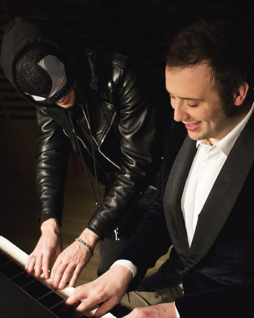 Sanremo 2014: Gualazzi sul palco con Bloody Beetroots e Tommy Lee dei Motley Crue Sanremo 2014: Gualazzi sul palco con Bloody Beetroots e Tommy Lee dei Motley Crue