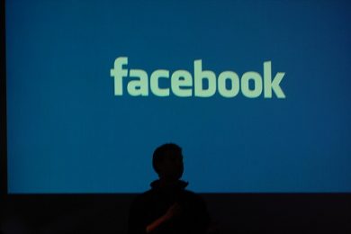 Facebook: 10 anni tra hacker e problemi di privacy