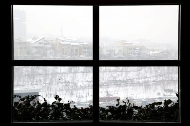 La neve a Teheran e altre foto del giorno, 5.2.2014
