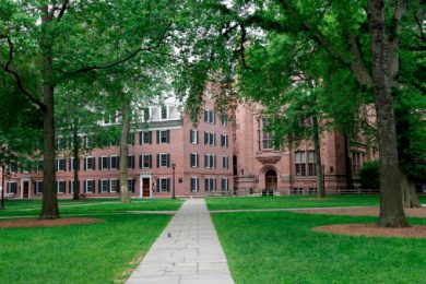 Yale University e la cover che indigna il mondo