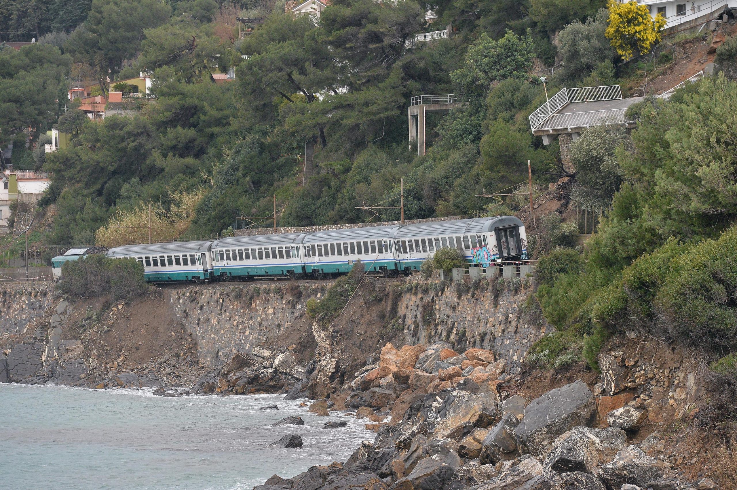 Maltempo: la mappa delle ferrovie a rischio frane