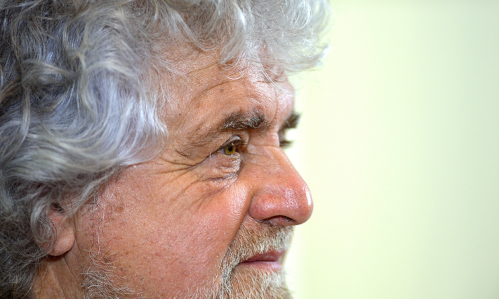 Beppe Grillo in Tour: “Te la do io l’Europa” Beppe Grillo in Tour: “Te la do io l’Europa”