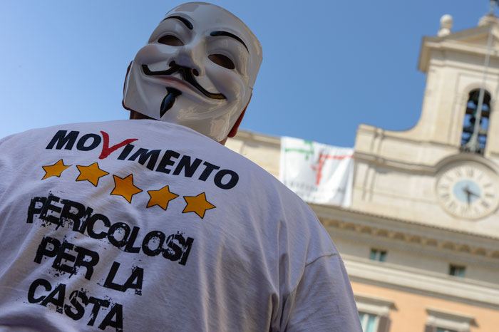 La violenza grillina non fa paura La violenza grillina non fa paura