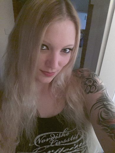 Pornostar neo nazista cacciata dal partito