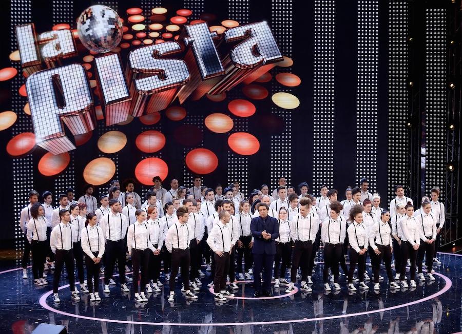 La Pista, da stasera il nuovo show di Rai Uno con Flavio Insinna La Pista, da stasera il nuovo show di Rai Uno con Flavio Insinna