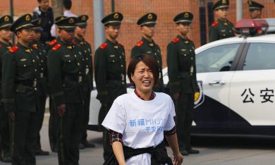 ‪Volo MH370: ecco come il satellite ha scoperto la fine‬