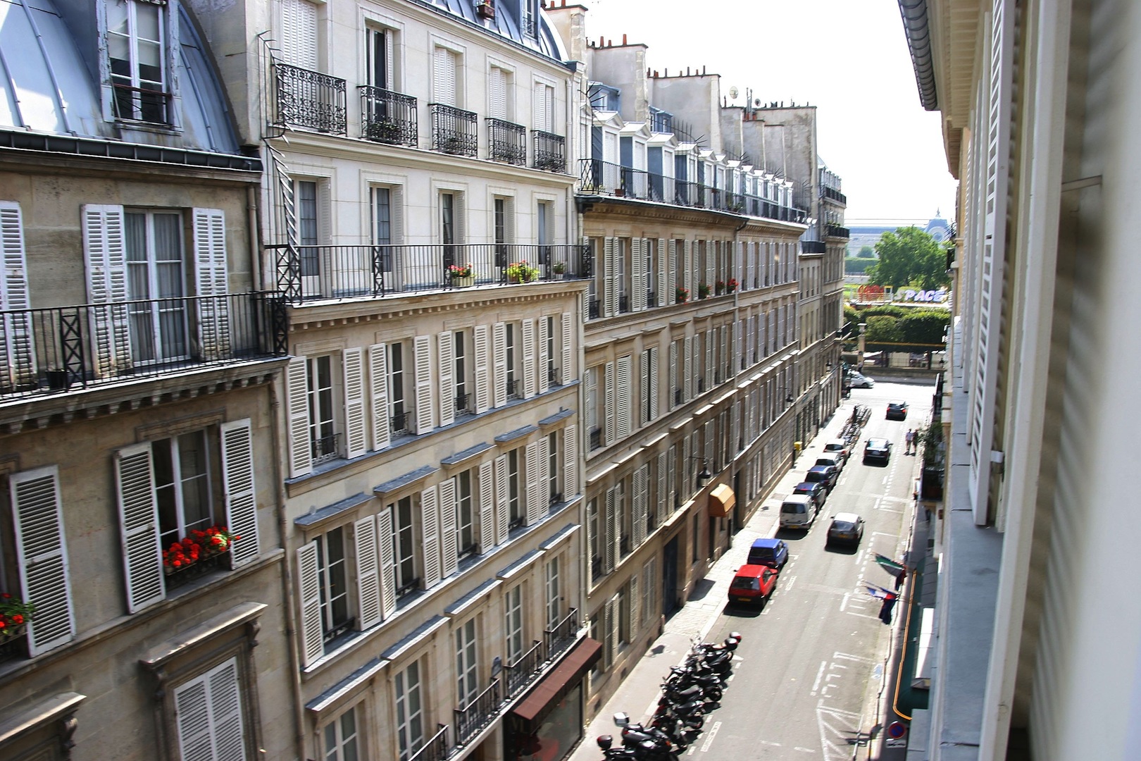 Parigi: 330 euro d’affitto per 1,5 metri quadrati di casa Parigi: 330 euro d’affitto per 1,5 metri quadrati di casa