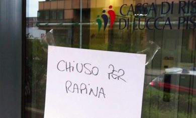 Lo strano caso dell’anziana rapinatrice di banca a Prato
