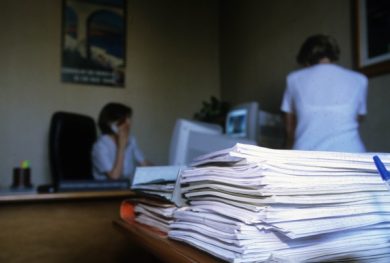 Moretti – Renzi e gli stipendi dei dirigenti pubblici italiani