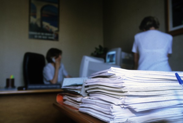 Moretti – Renzi e gli stipendi dei dirigenti pubblici italiani Moretti – Renzi e gli stipendi dei dirigenti pubblici italiani