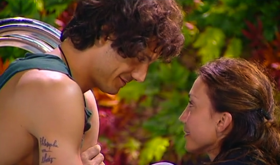 Grande Fratello 13: Chicca si dichiara a Giovanni ed è quasi bacio Grande Fratello 13: Chicca si dichiara a Giovanni ed è quasi bacio