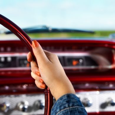 Donne in auto? Meno abili nei parcheggi, ma più calme alla guida