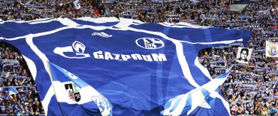 I tifosi dello Schalke contro Gazprom: “Non vogliamo lo sponsor di Putin”