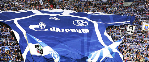 I tifosi dello Schalke contro Gazprom: “Non vogliamo lo sponsor di Putin” I tifosi dello Schalke contro Gazprom: “Non vogliamo lo sponsor di Putin”