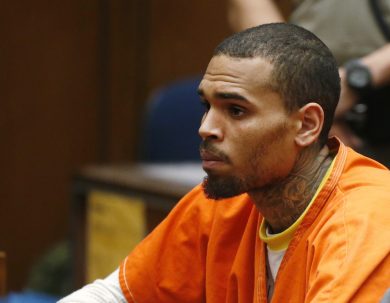 Chris Brown resta in carcere