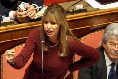 Caso baby-squillo: tutti contro la Mussolini