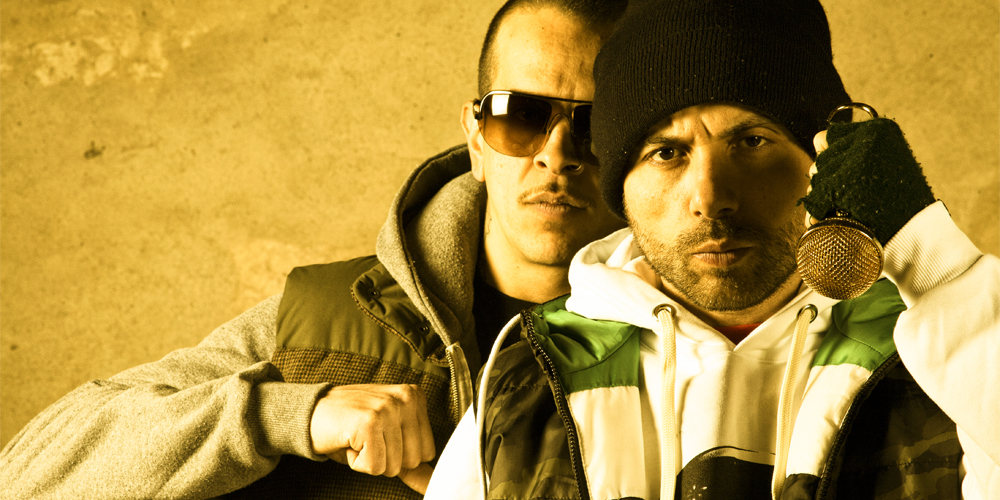 Primo e Tormento, ecco il microfono d’oro (massiccio) Primo e Tormento, ecco il microfono d’oro (massiccio)