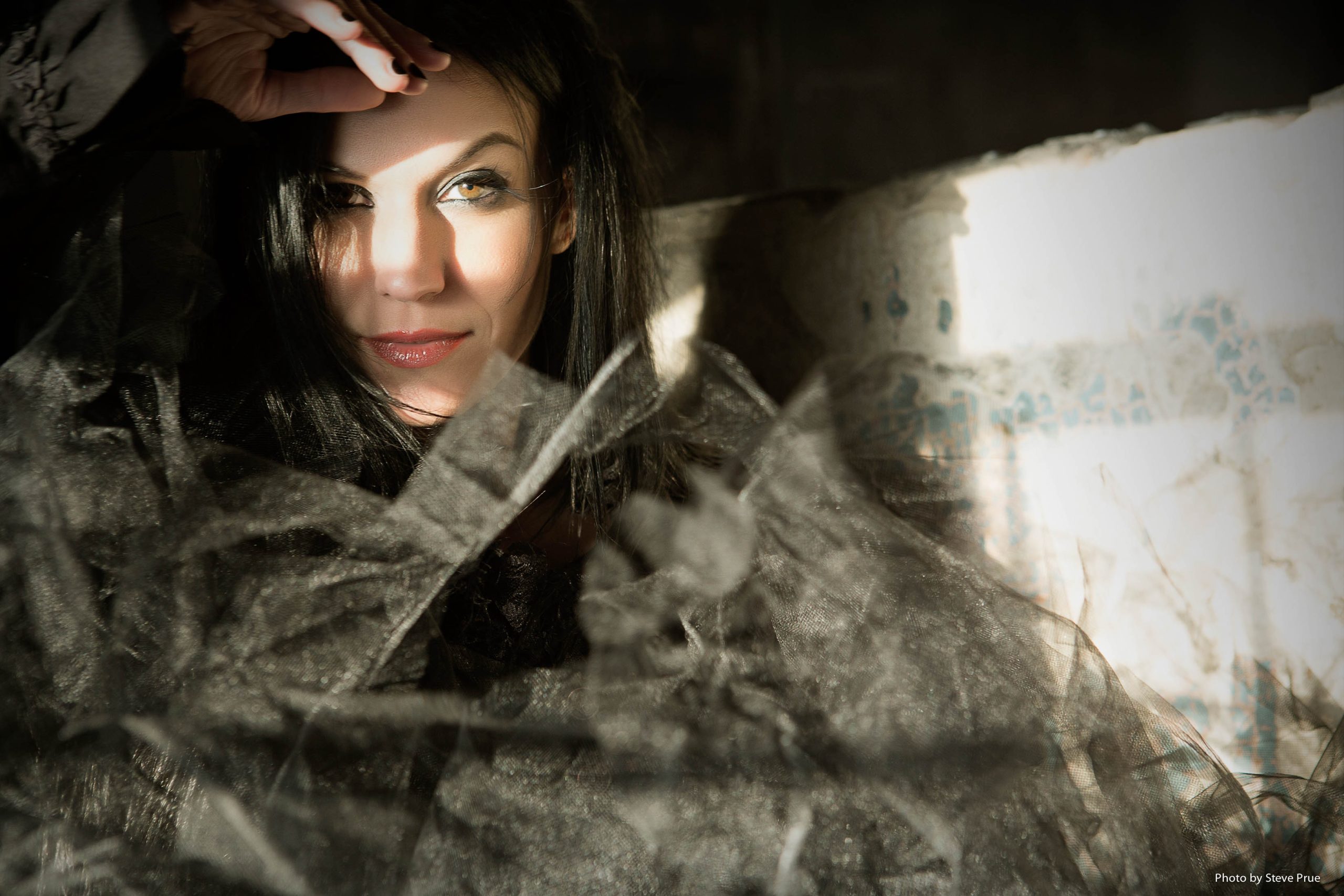 Lacuna Coil: alla conquista del mondo con “Broken Crown Halo”