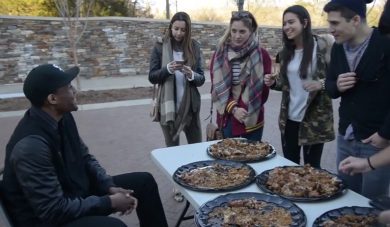 Ncaa: la stella di Duke fa i dolci per i tifosi accampati