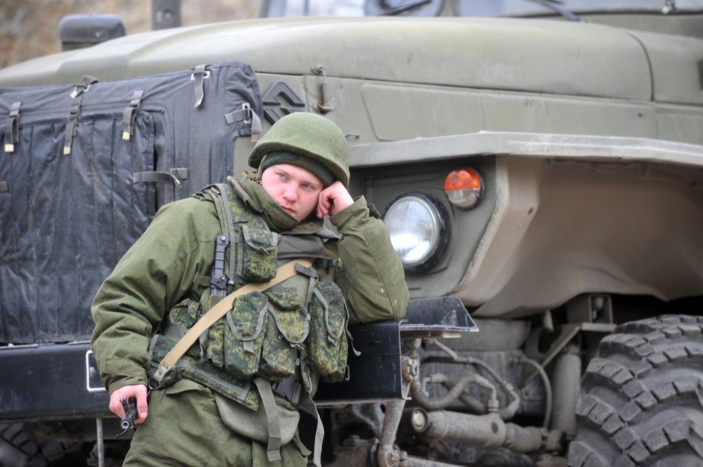Guerre nel mondo: Crimea, militari ucraini circondati dai russi Guerre nel mondo: Crimea, militari ucraini circondati dai russi