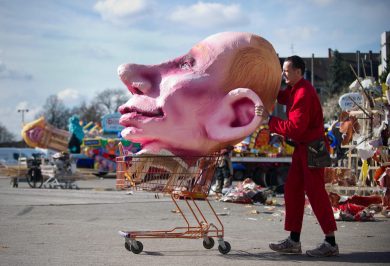 La fine del Carnevale e altre foto del giorno, 04.03.2014