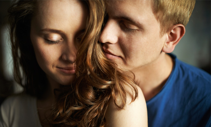 Pheromone Party: il partner lo si riconosce a fiuto