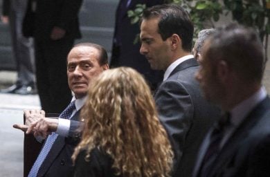 Continua la “caccia” a Berlusconi