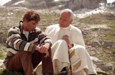 Ascolti 27/4: i Papi dominano la televisione