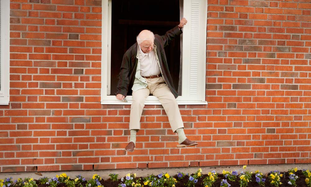 Il centenario che saltò dalla finestra e scomparve, dal libro al film – Video in anteprima Il centenario che saltò dalla finestra e scomparve, dal libro al film – Video in anteprima