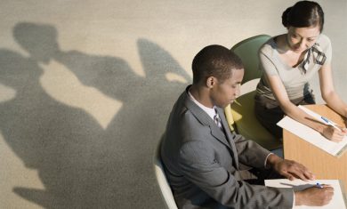 Amore fra colleghi: i pro e i contro