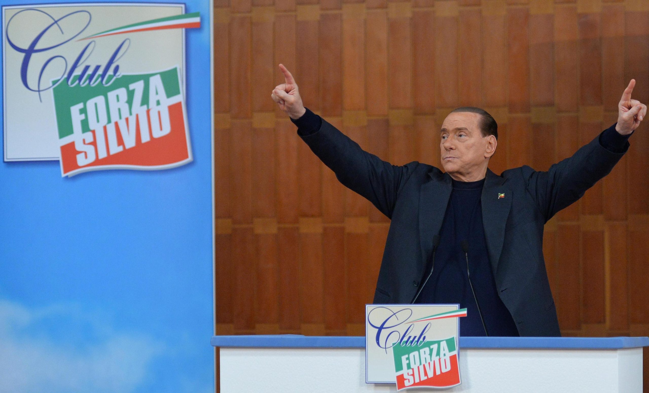 La carica dei gufi mediatici contro il «Caimano»