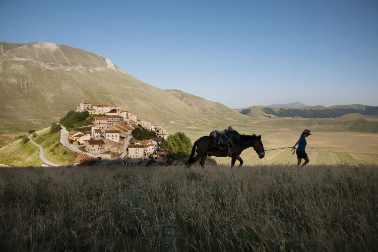 Steve McCurry celebra i colori dell’Umbria