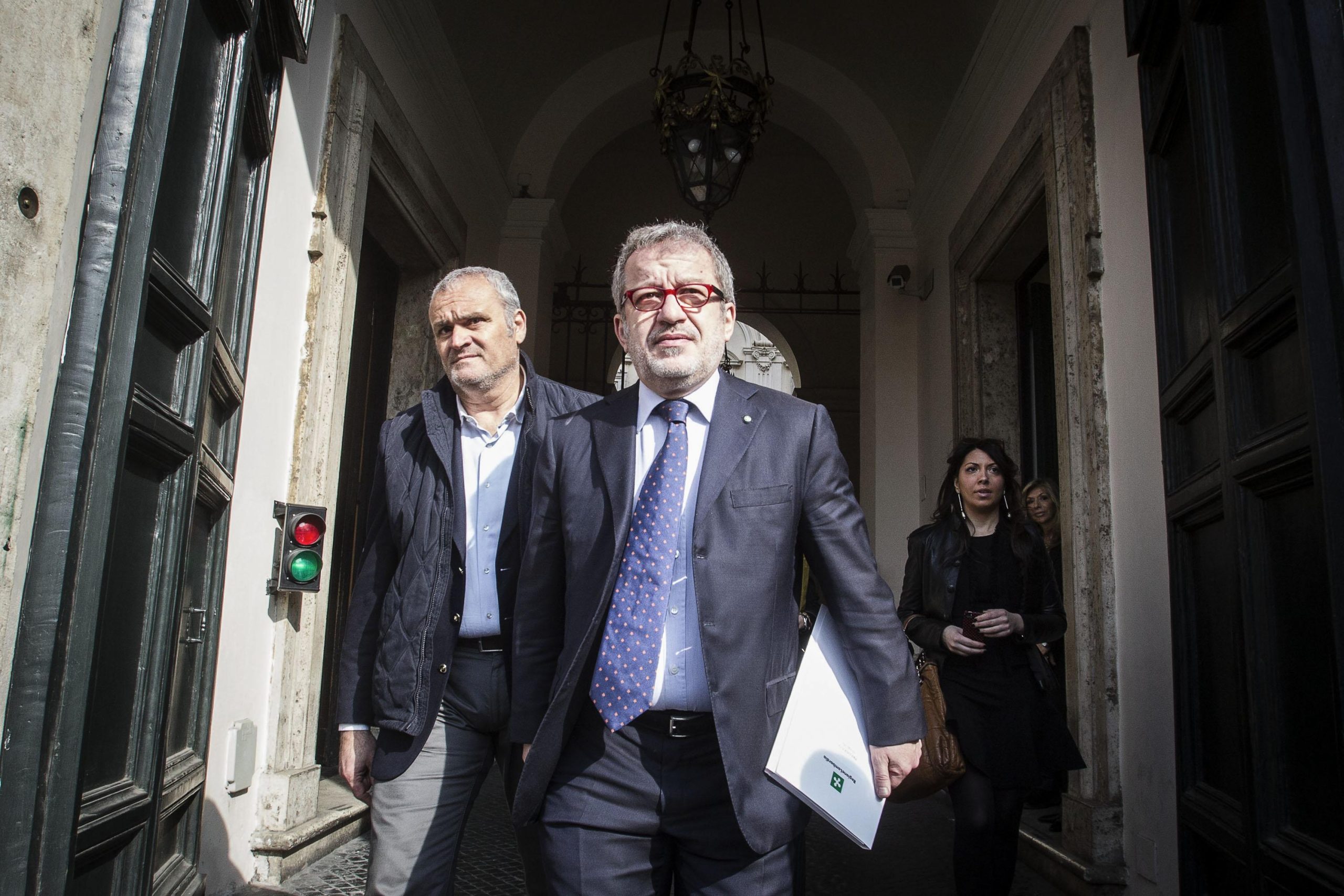 Maroni lancia il referendum: le tasse dei lombardi in Lombardia