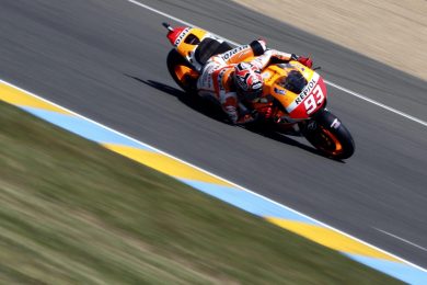 Marquez trionfa davanti a Rossi
