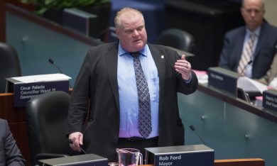 ll sindaco di Toronto ci ricasca: nuovo video mentre fuma crack