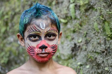 Colori contro gli spiriti maligni a Bali