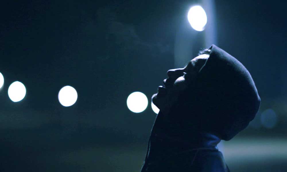 Carta bianca, il film di Andrés Arce Maldonado sulla paura del diverso – Video