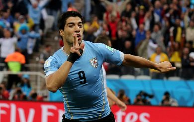 Suarez show: doppietta e bye bye Inghilterra