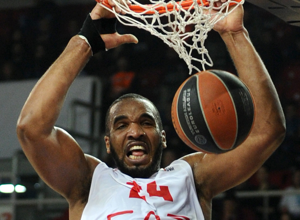 Milano sul 2-0, Siena lotta ma con paura Milano sul 2-0, Siena lotta ma con paura