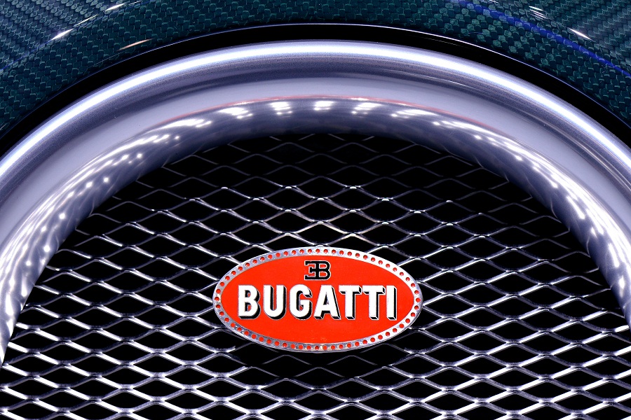 Bugatti unveils a new legendary car Bugatti unveils a new legendary car