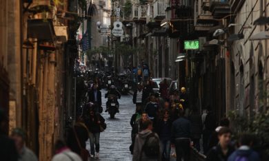 Lo scandalo napoletano dei vigili che non vigilano