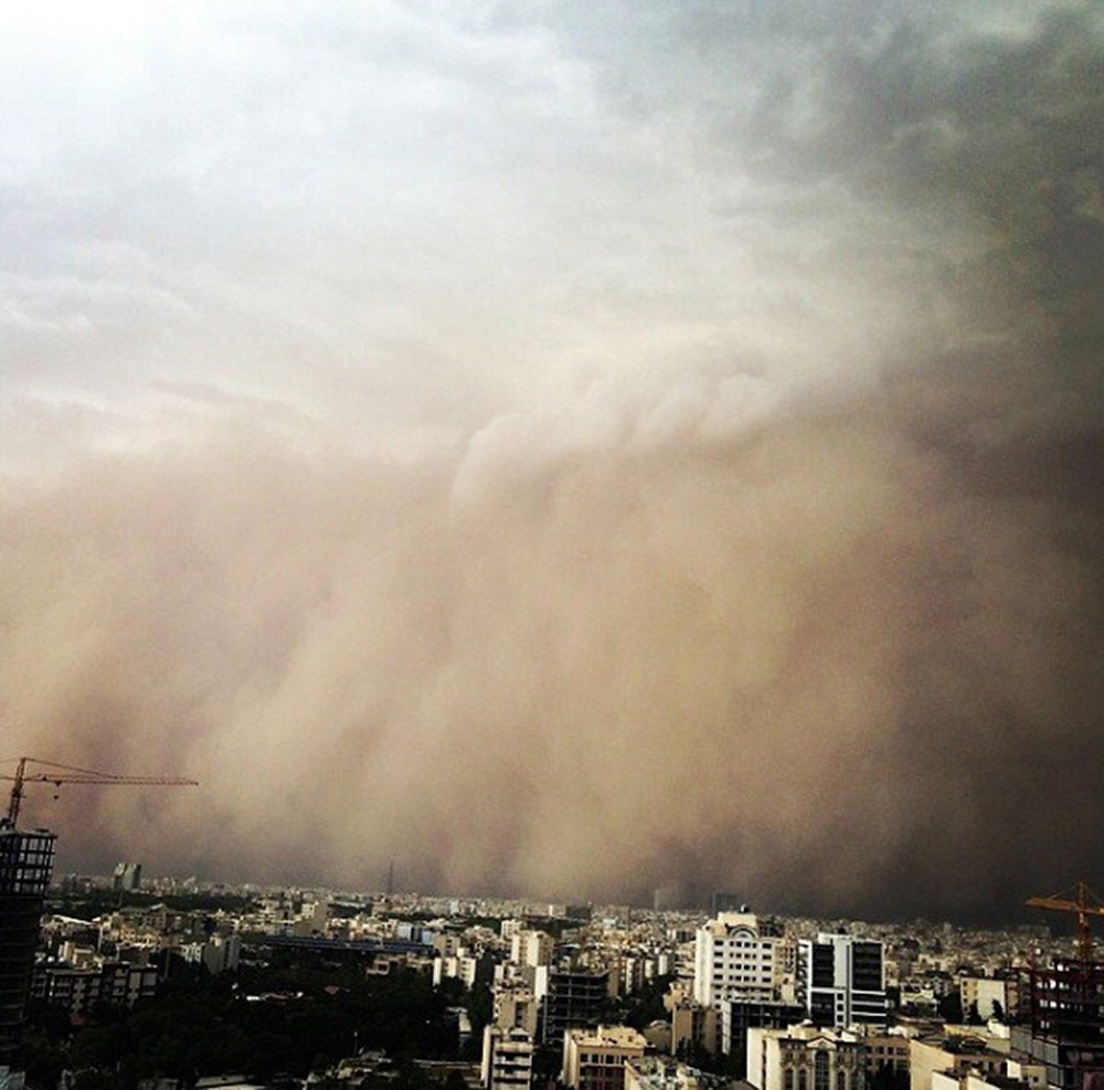 La tempesta di sabbia a Teheran La tempesta di sabbia a Teheran
