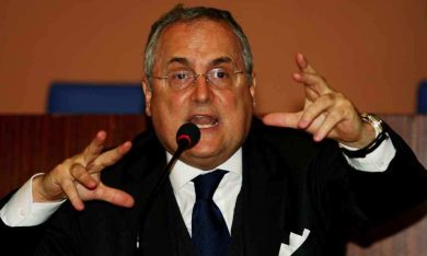 A chi darò un bel calcio