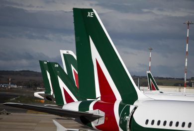 Alitalia, perché le Poste devono sempre aiutarla