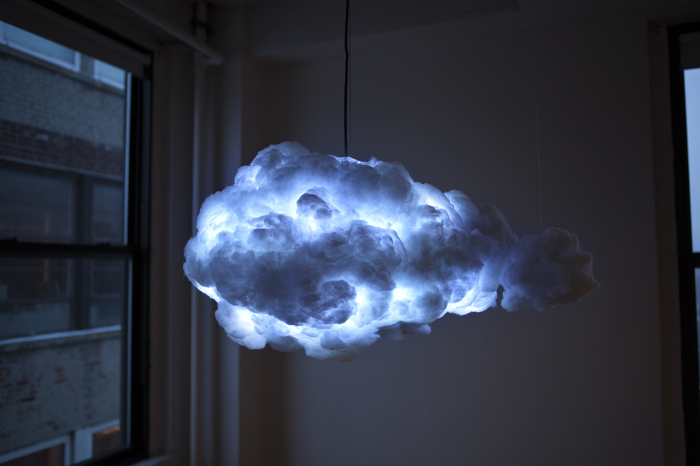 Cloud: il lampadario che simula un temporale Cloud: il lampadario che simula un temporale