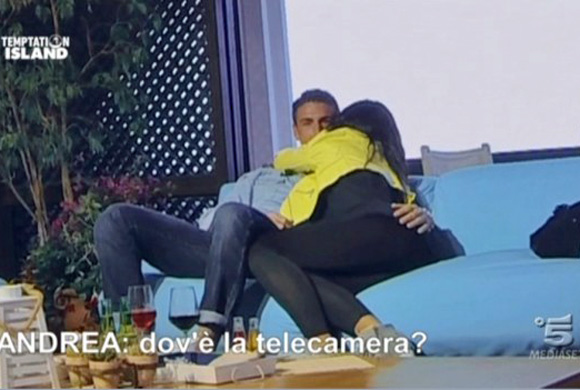 Ascolti 10/7: l’isola delle tentazioni batte la scienza di Rai 1 Ascolti 10/7: l’isola delle tentazioni batte la scienza di Rai 1