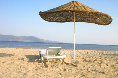 “Tempo d’estate. Io vado al mare voi che fate?”