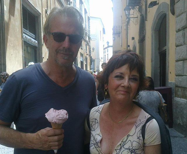 Kevin Costner «balla» con Orvieto per l’Indipendence Day